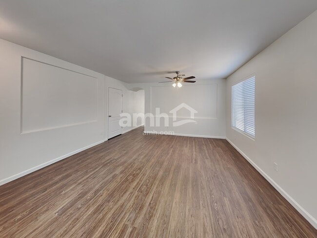 Building Photo - 13158 W Clarendon Ave