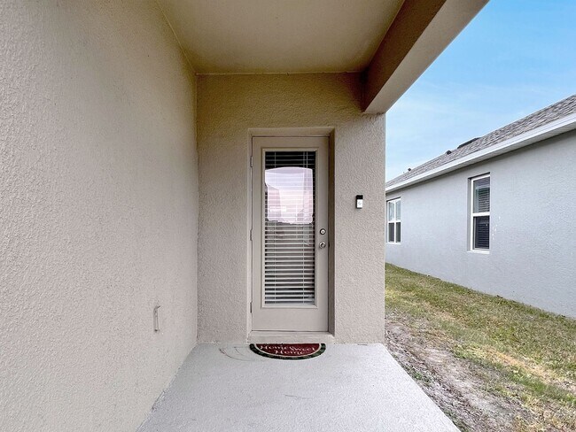 Building Photo - Four-Bedroom Home with Modern Finishes & Open Layout