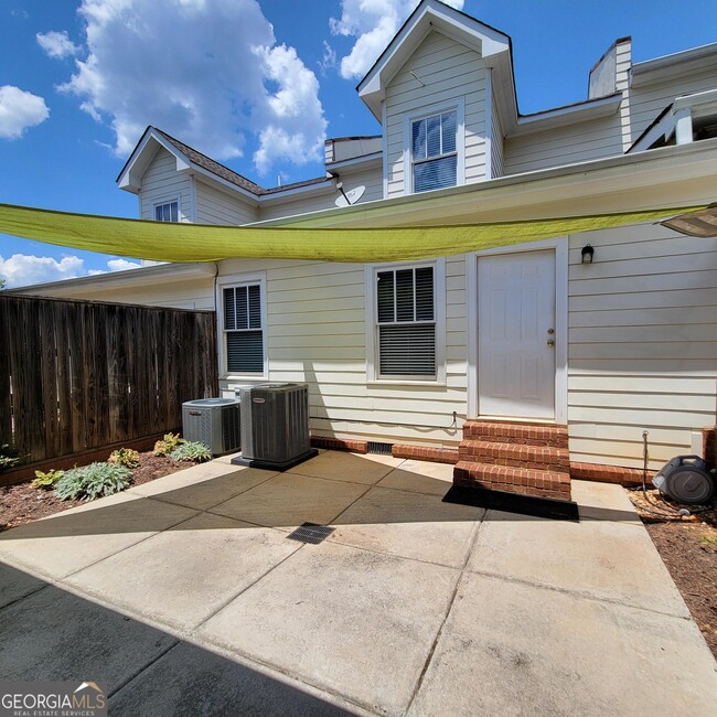 Building Photo - 1111 Surrey Ln