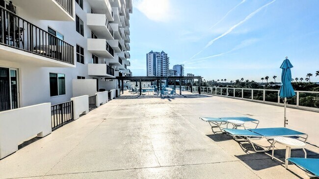 Building Photo - High end condo on waterfront downtown Sarasota!