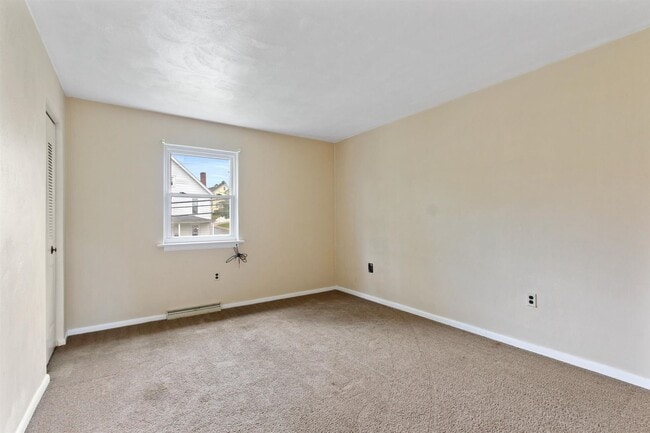 Building Photo - Coming Soon - 2 Bedrooms 1 bath - Dallasto...