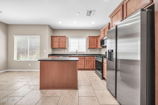 Building Photo - 3639 W Thalia Ct