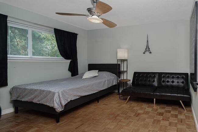 Building Photo - 103 N Deerfoot Cir