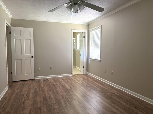 Building Photo - 335 Alexander Cove