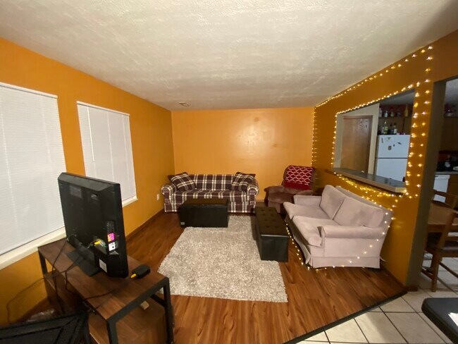 Family Room - 1549 Whitehall Blvd