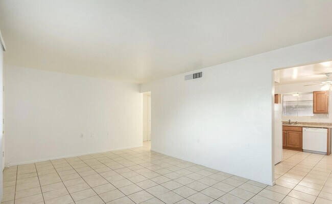 Building Photo - 6242 N 12th Pl