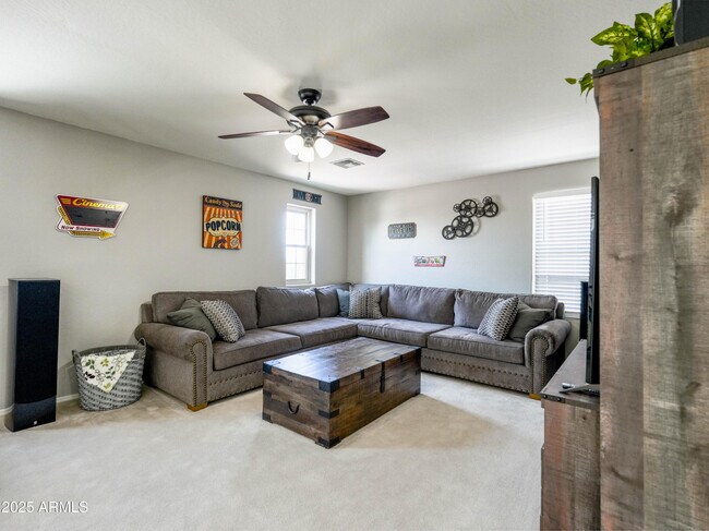 Building Photo - 761 W Desert Hollow Dr