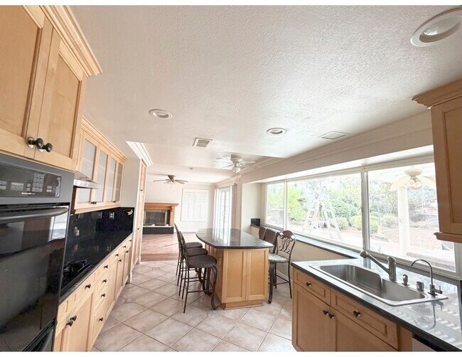 Building Photo - 19852 E Round Hill Ln