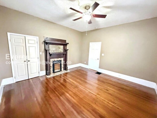 Building Photo - 5005 6th Ave S