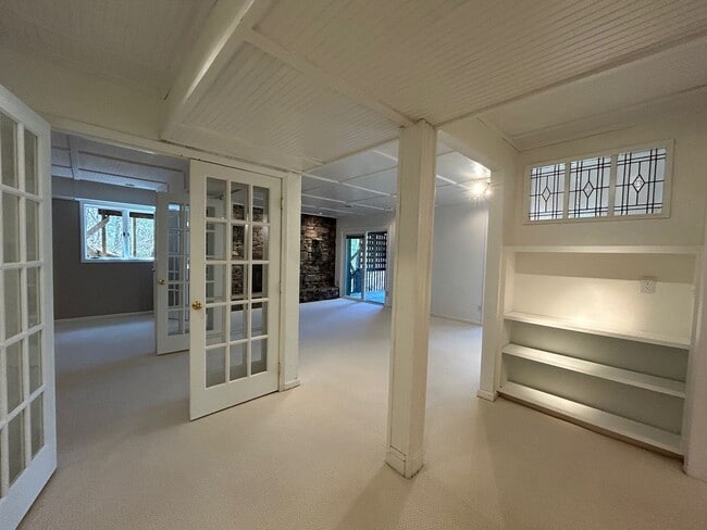 Building Photo - Central AVL - Large Custom Built Home with...