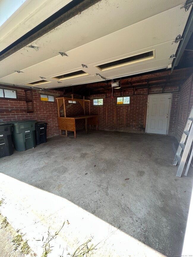 Building Photo - 21 Meadowside Rd