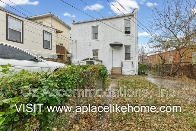 Building Photo - 3523 St John Ave