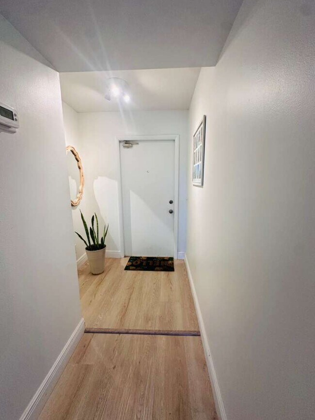 Building Photo - 2441 SW 82nd Ave