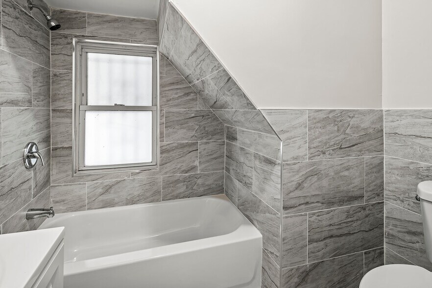 Building Photo - 202 N 1st St