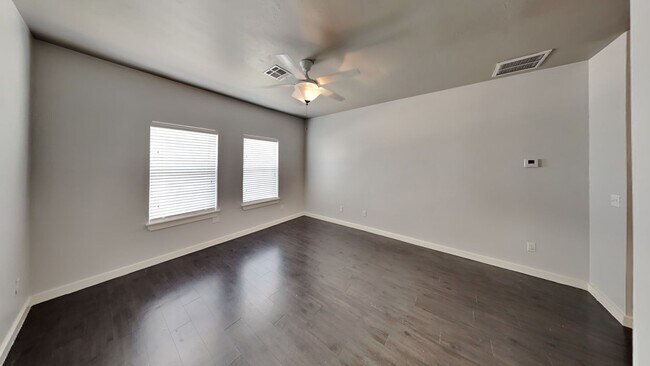 Building Photo - Very Nice 4 bedroom 2.5 bath home with a bonus room in Edmond schools