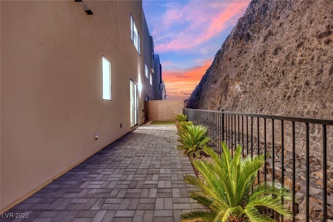 Building Photo - 378 Tranquil Peak Ct