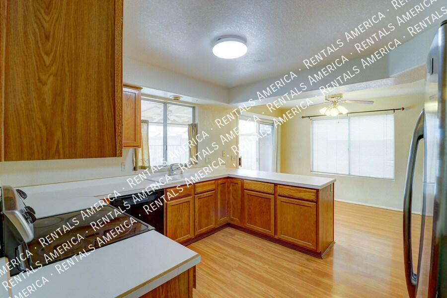 Building Photo - 2517 W Knox Rd