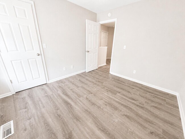 Building Photo - 1318 Valley Creek Ln