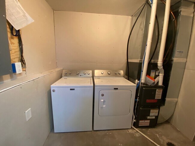 Building Photo - Beautiful 4 Bedroom Home by Brooks Harbor ...