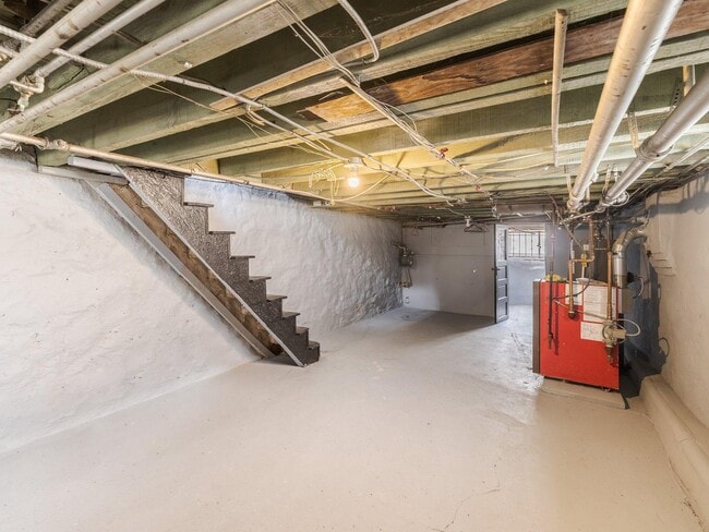 Building Photo - 1823 S Yewdall St