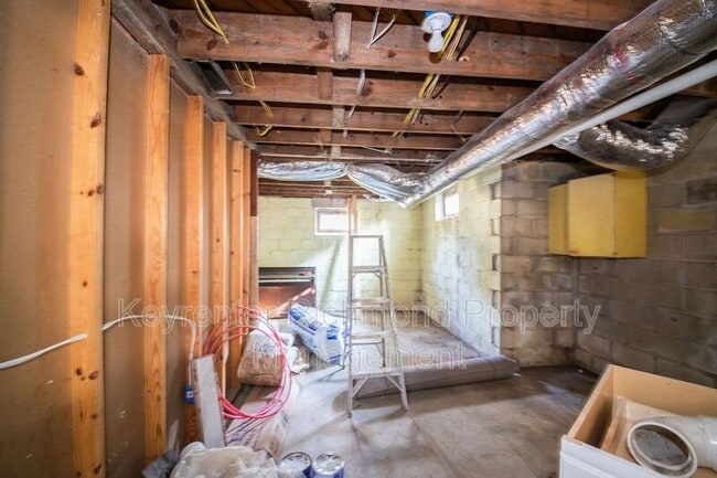 Building Photo - 1001 Colonial Ave