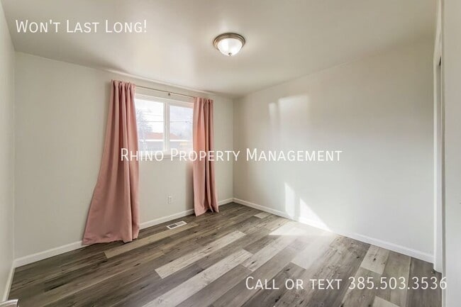 Building Photo - 1993 Champagne Ave