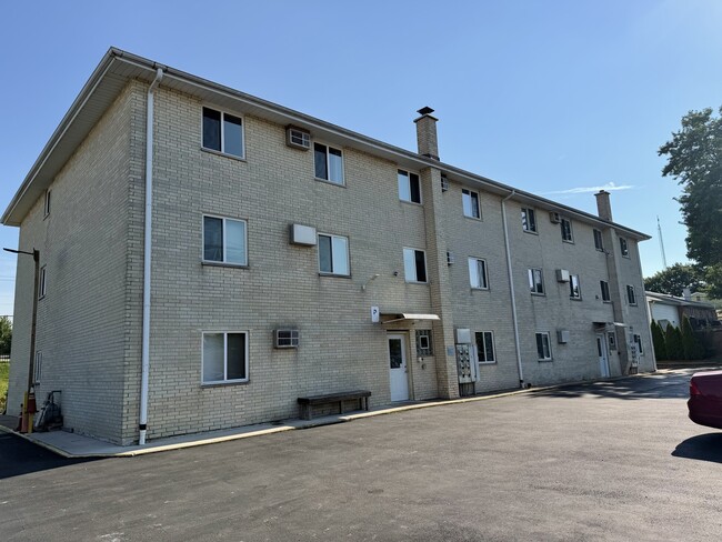 Building Photo - 1326 E 159th St