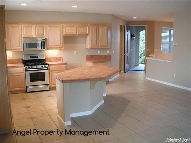 Building Photo - 10101 E Taron Dr