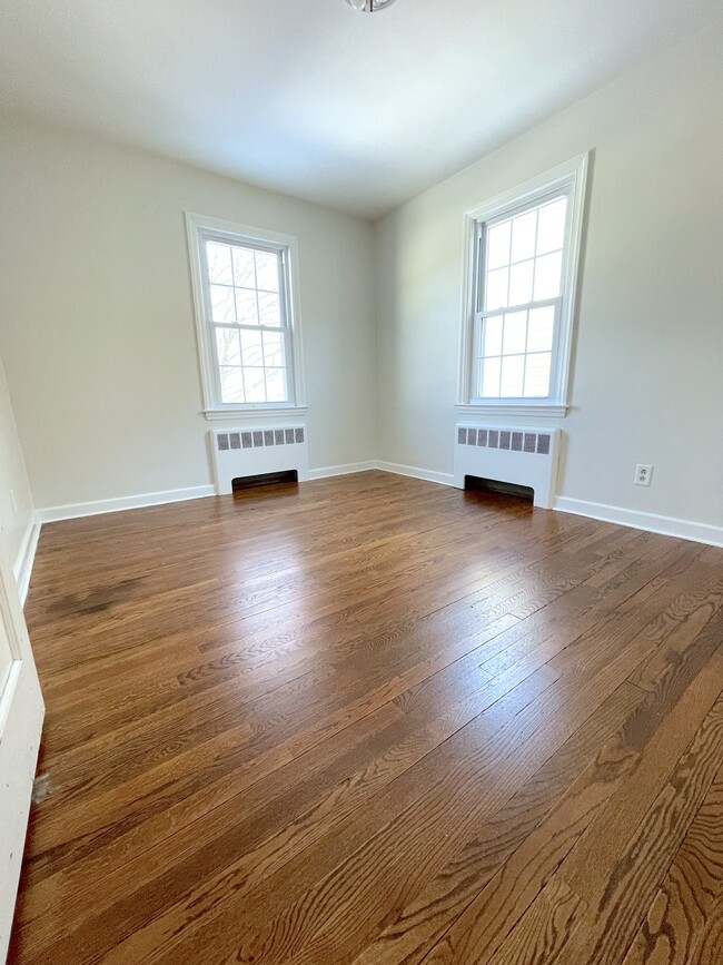 Bedroom 1 (1st Floor) - 171 Beechwood Ave