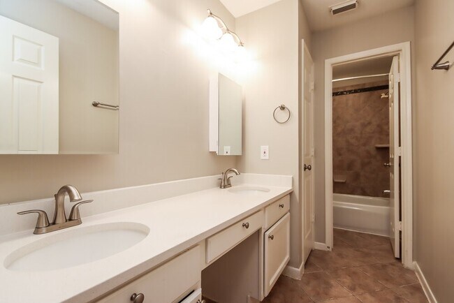 Building Photo - 1414 Summer Rain Dr