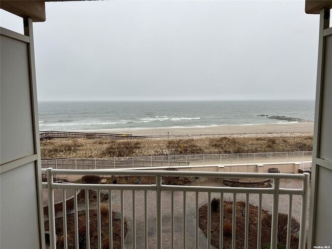 Building Photo - 830 Shore Road Unit 4G