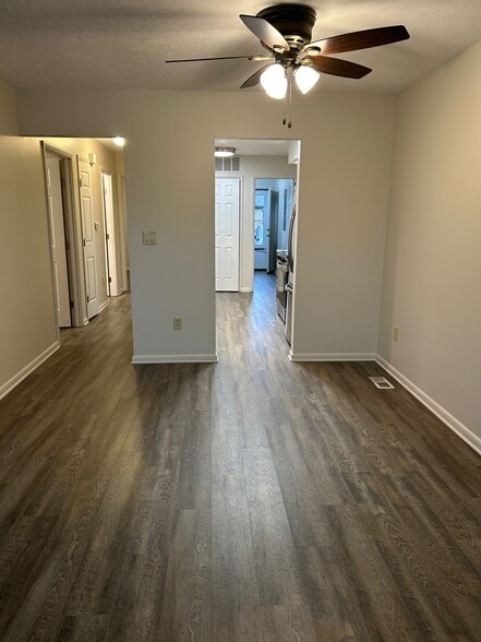 Spacious Living area - 914 Weston Ct