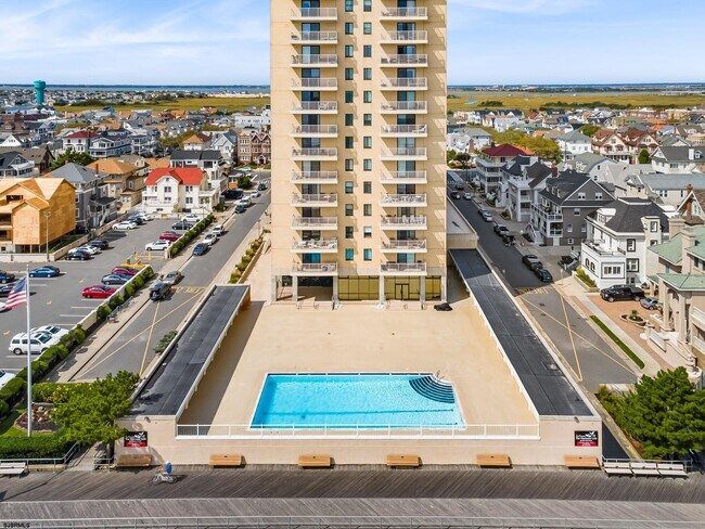 Building Photo - 5000 Boardwalk