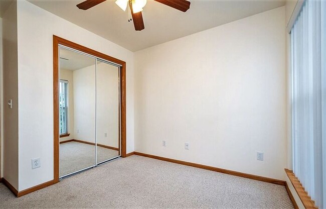 Building Photo - $2,695 | 4 Bedroom, 2 Bathroom | 3rd Floor...