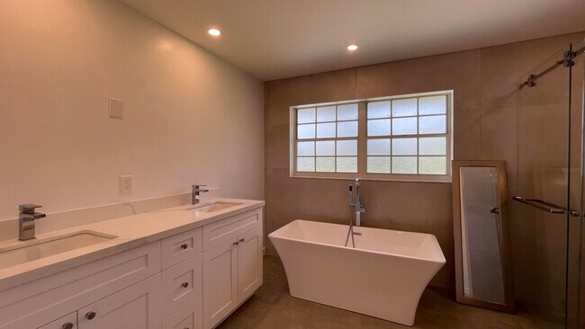 Building Photo - 17548 32nd Ln N