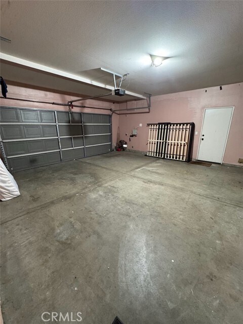 Building Photo - 33618 Iris Ln