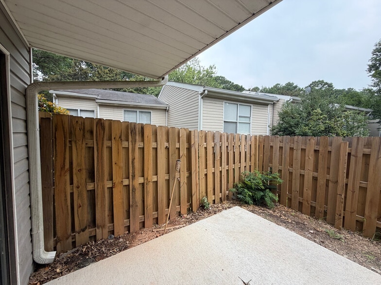 Building Photo - Room in Townhome on Governors Dr