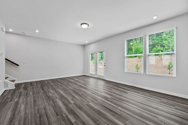Building Photo - BRAND NEW Townhome located in Westside Ben...