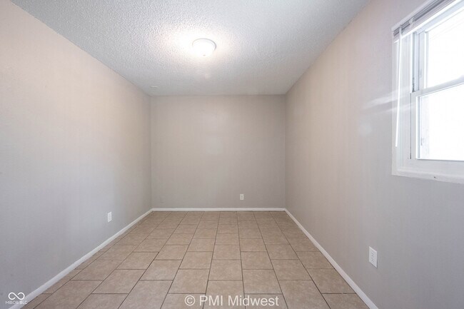 Building Photo - 5925 Sunwood Dr