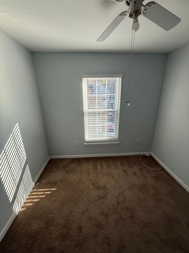 Building Photo - Spacious Townhome in desirable Bel Air Nei...