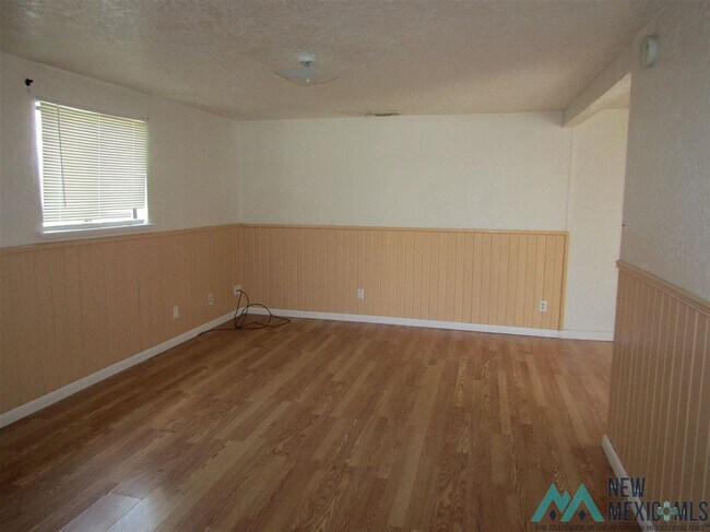 Building Photo - 1208 W Dallas Ave