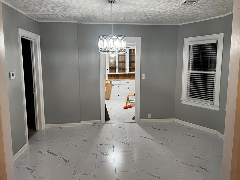 Primary Photo - 375 Military Rd