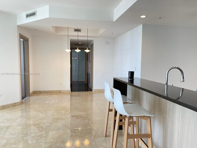 Building Photo - 801 Brickell Key Blvd