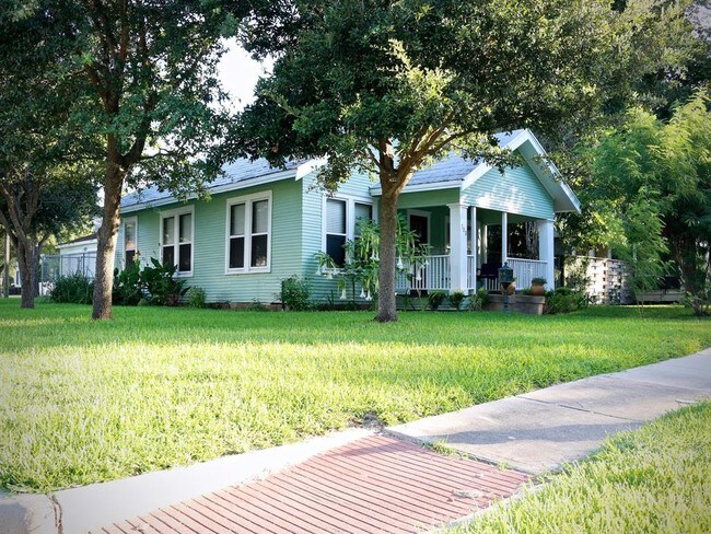 Primary Photo - 103 6th St