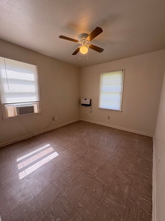 Building Photo - 320 W 83rd St
