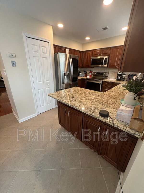 Building Photo - 7427 Salford Ct