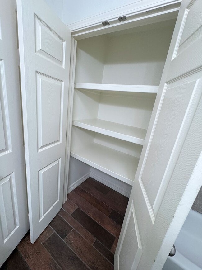 Building Photo - 310 W Pineshadows Dr