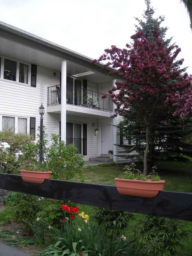 Building Photo - 700 W 47th Ave