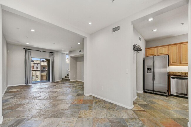 Building Photo - 3935 E Rough Rider Rd