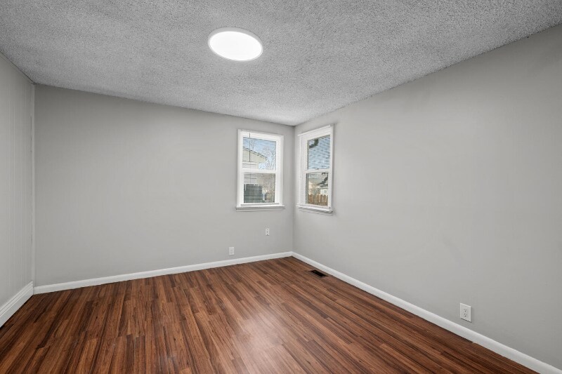 Building Photo - 4570 W Center Ave